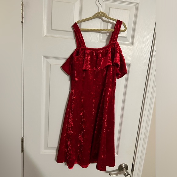 Girls Size 10/12 Red Crushed Velvet Flutter Sleeve Dress - Picture 5 of 6